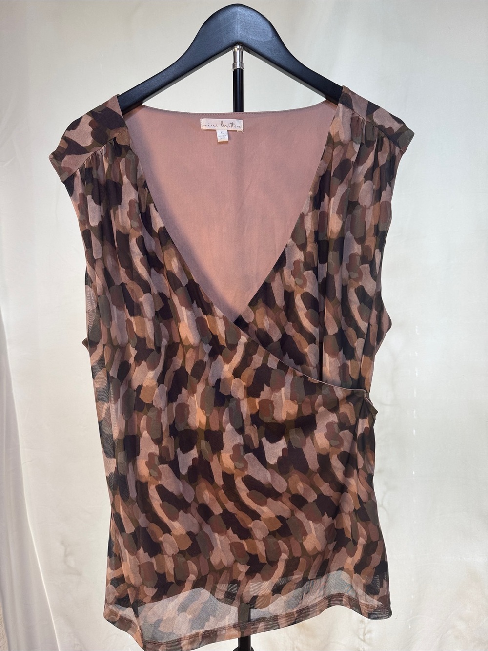 nine britton Brown and Tan Printed V-Neck Sleeveless Top